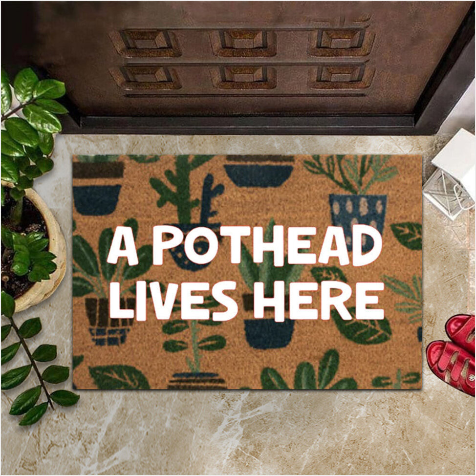 A Pothead Lives Here Doormat Funny Sayings Door Mat Gifts For Dude Birthday Gifts For Besties-1