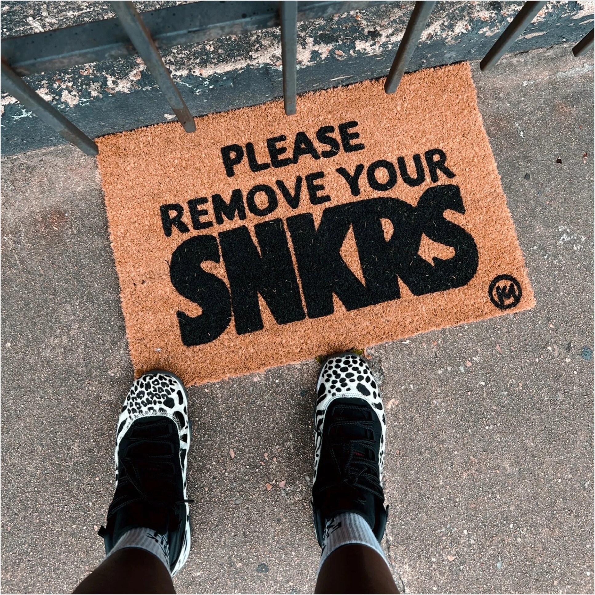 Please Remove Your Snkrs Doormat Funny Please Remove Your Sneakers Doormat Gifts For Friends-1